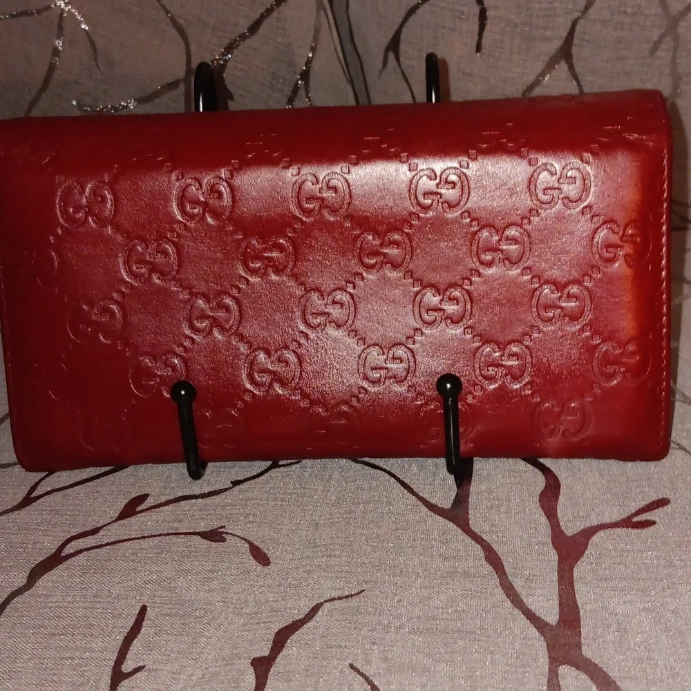 Gucci Red Wallet with Gold Heart Logo - Picture 3 of 10